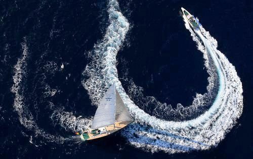 Motor yacht vs Sailing yacht